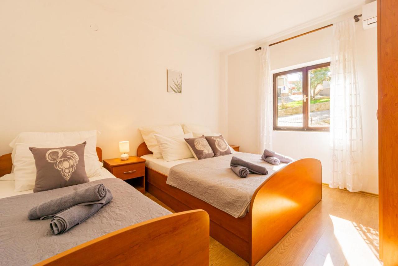 Apartment And Room Bacic Metajna Buitenkant foto